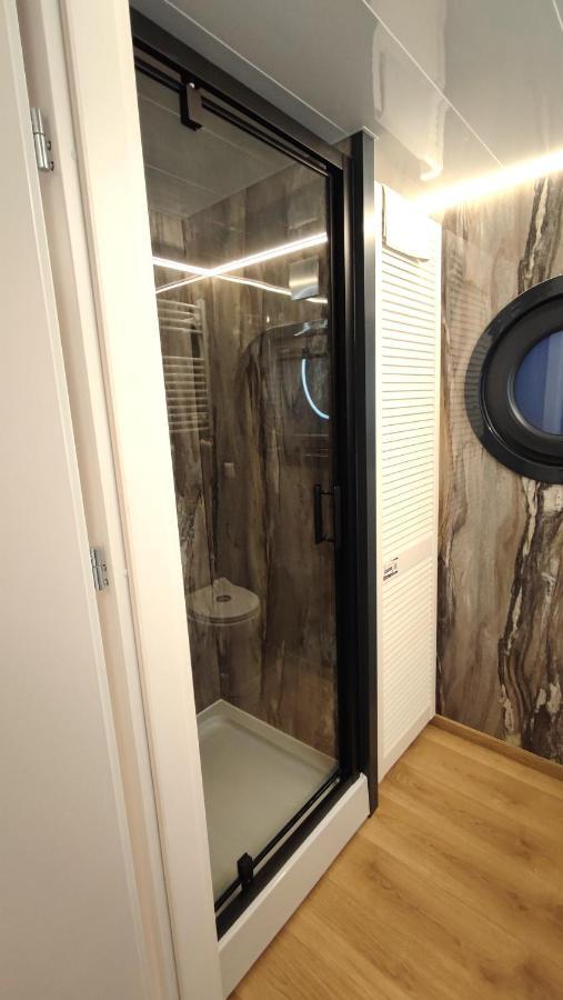 Houseboat Water King Apartament Plywajacy Dom Na Wodzie, 7 Os Wrocław Eksteriør bilde