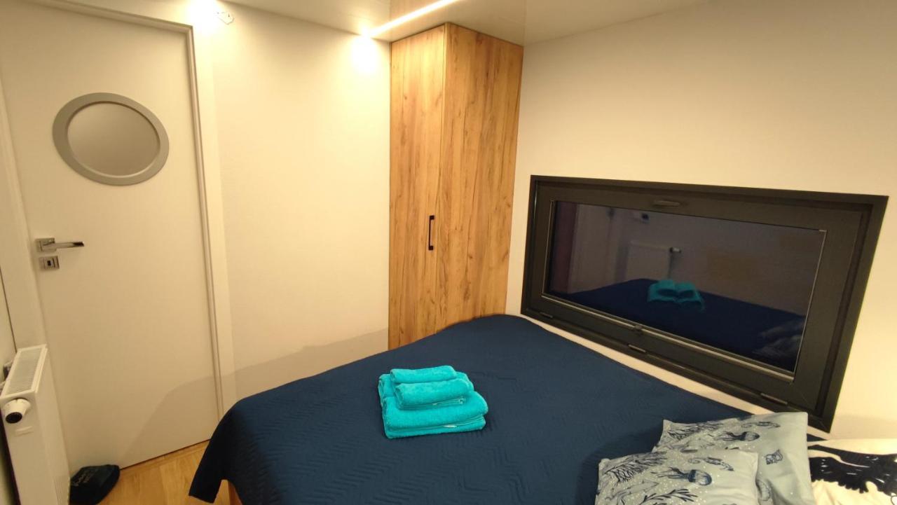 Houseboat Water King Apartament Plywajacy Dom Na Wodzie, 7 Os Wrocław Eksteriør bilde