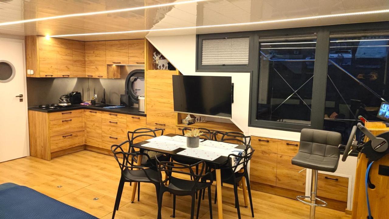 Houseboat Water King Apartament Plywajacy Dom Na Wodzie, 7 Os Wrocław Eksteriør bilde